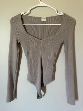 Abercrombie & Fitch Ribbed Long-Sleeve Bodysuit in Taupe